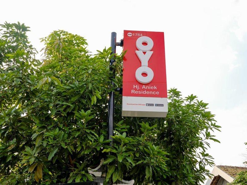 Oyo 1784 Hj. Aniek Residence Madiun Exterior foto
